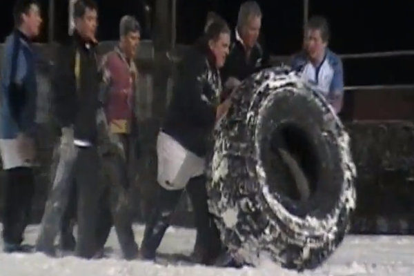 -8 graden en sneeuw? Spakenburg traint gewoon door!